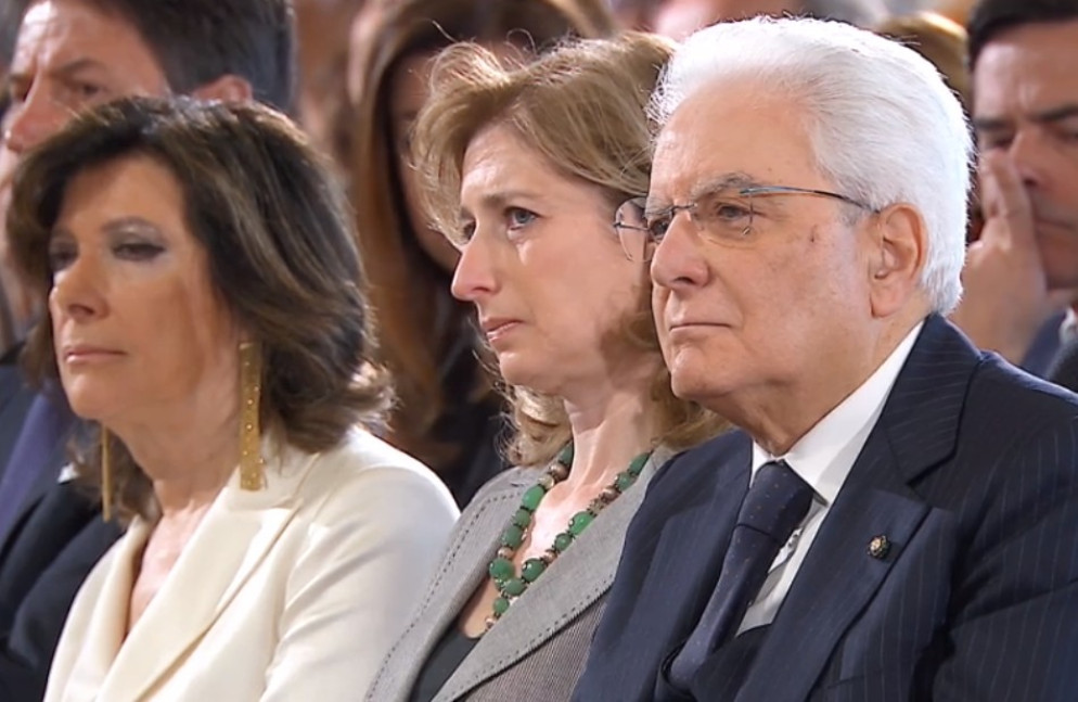 La commozione di Mattarella alle parole delle ex vittime di tratta (frame dalla diretta Rai Uno)