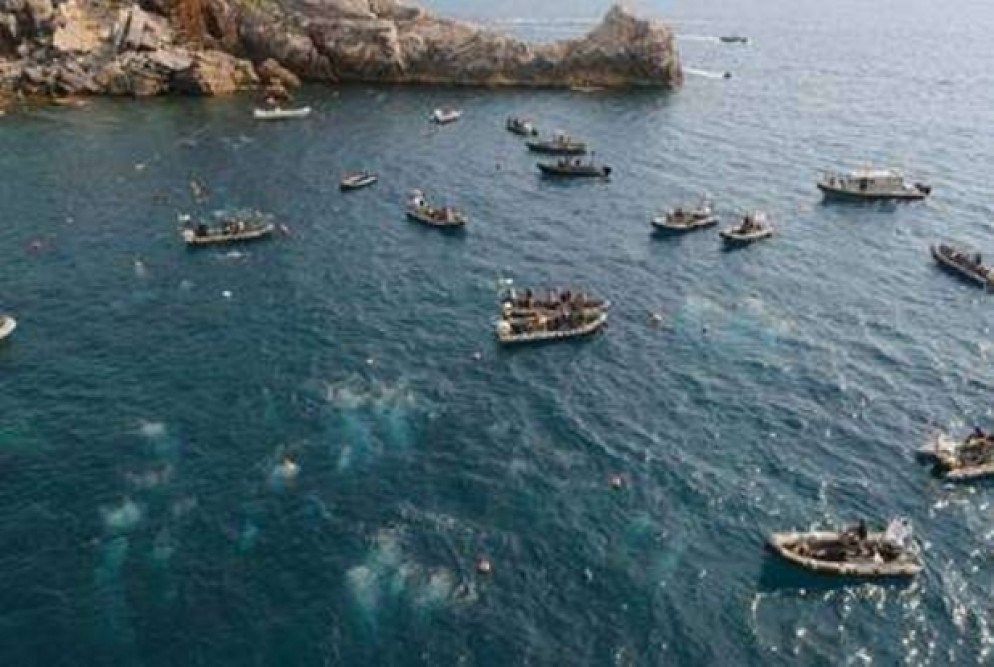 In azione davanti alla grotta di Byron a Porto Venere