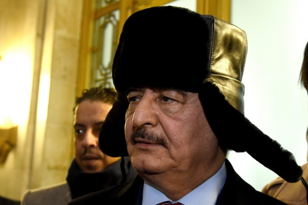 Il generale Haftar, nemico giurato del governo riconosciuto del premier Serraj, e nelle cui mani ormai si concentrano i maggiori centri costieri della Libia
