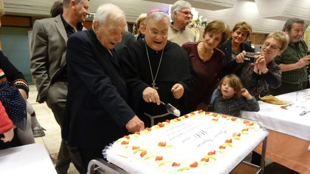 L'anziano sacerdote festeggia i 100 anni