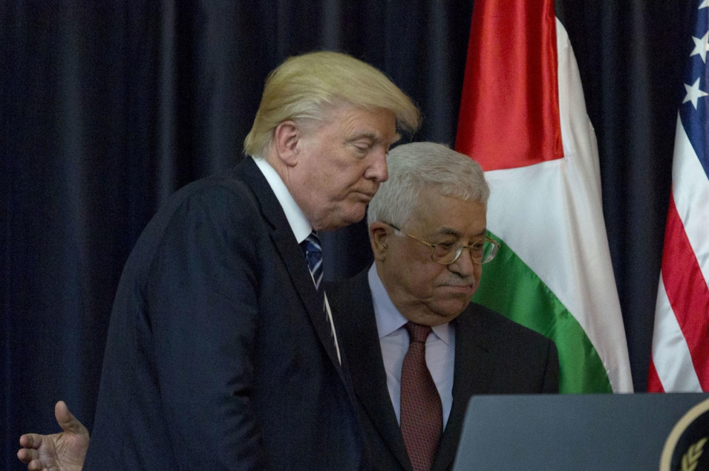 Il presidente dell'Anp e dell'Olp Abu Mazen con Donald Trump (Ansa)
