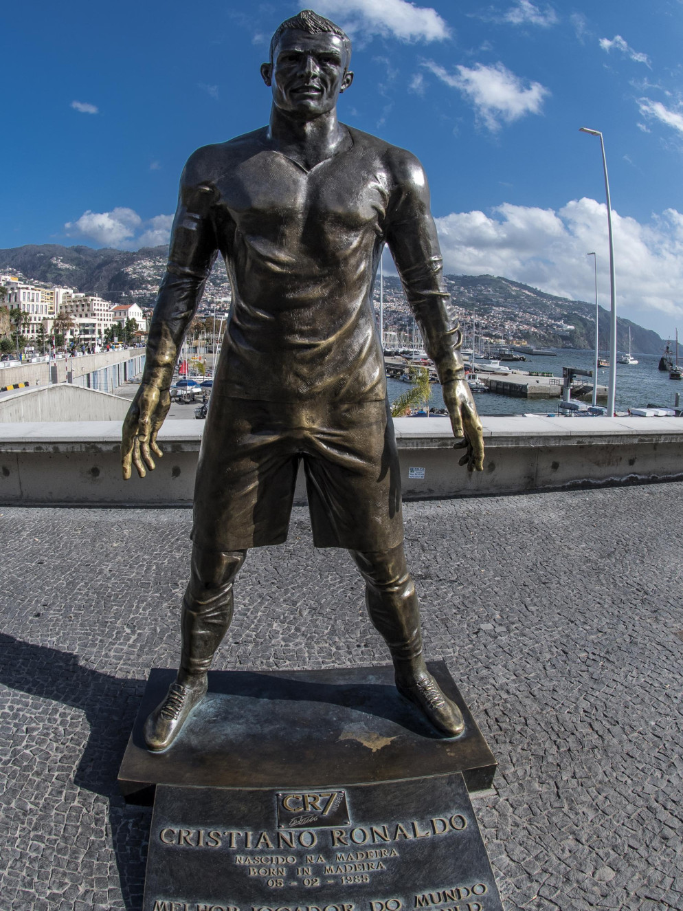 La statua dedicata a Cristiano Ronaldo da Funchal, la sua città natale