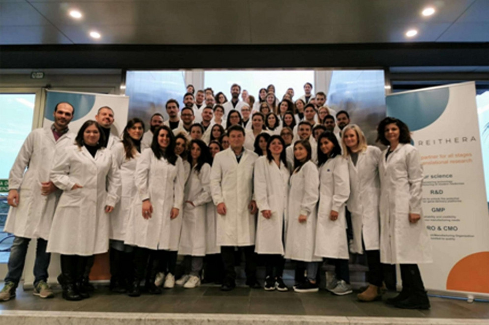 Il team di ricercatori dell'azienda biotech ReiThera, che ha sede a Castel Romano - Ansa
