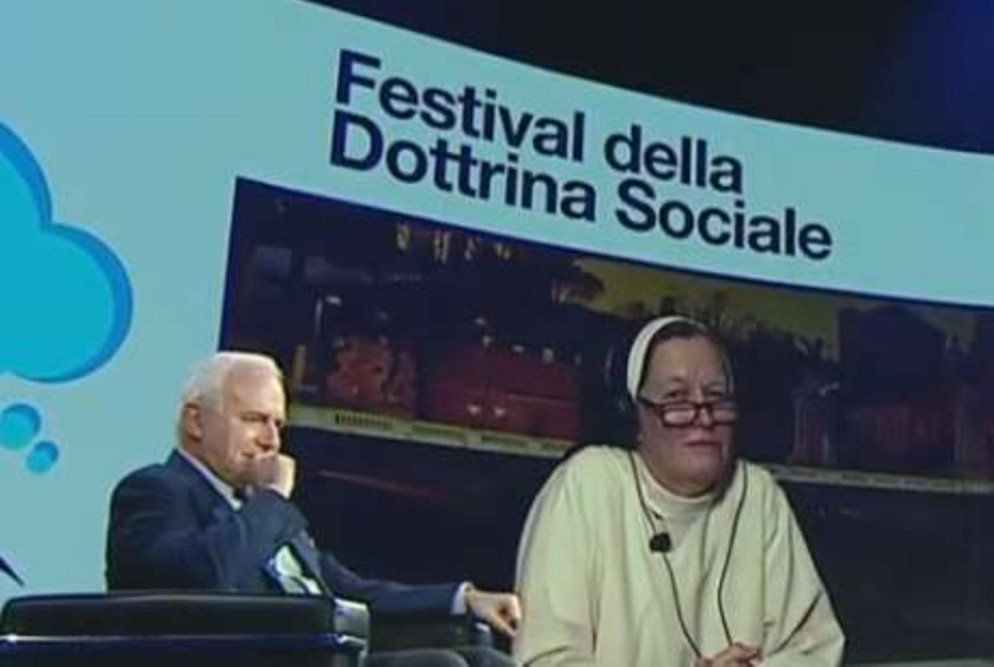 Marco Tarquinio e suor Helen Alford al Festival della Dottrina sociale, a Verona - Collaboratori
