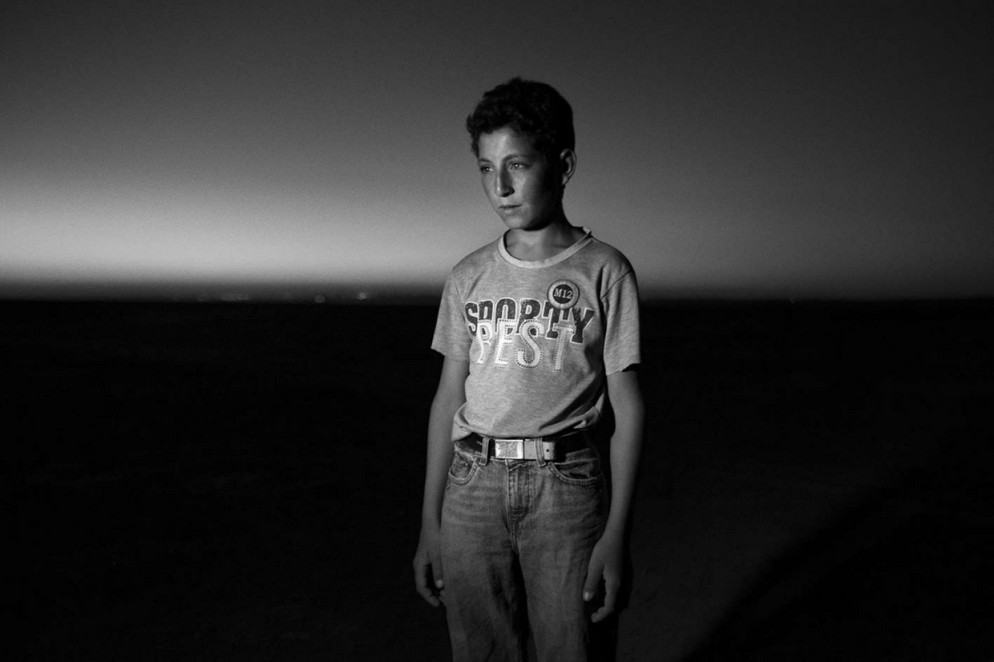 Al-Karak, Giordania, 2017. ragazzo, figlio di una famiglia di pastori nomadi siriani, che ha trovato rifugio nel deserto a sud di Amman ©Alessio Cupelli