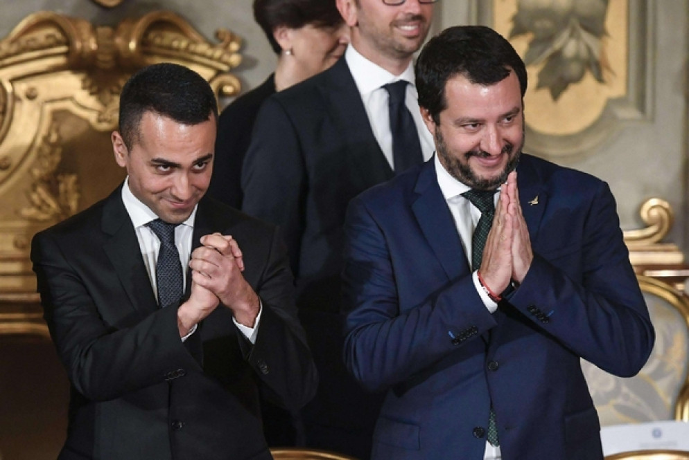 I due vice premier Luigi Di Maio (ministro del Lavoro) e Matteo Salvini (ministro dell'Interno) durante il giuramento del Governo al Quirinale. (Ansa / foto d'archivio)
