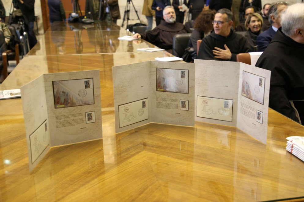 La presentazione del francobollo per gli 800 anni dell'incontro fra san Francesco e il sultano d'Egitto