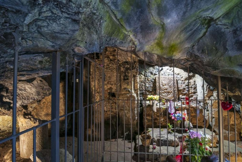 La Grotta del ritrovamento (foto da www.madonnadellasciara.it)