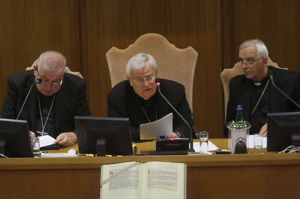 Il presidente della Cei, il cardinale Gualtiero Bassetti, all'Assemblea generale dei vescovi italiani (Siciliani)
