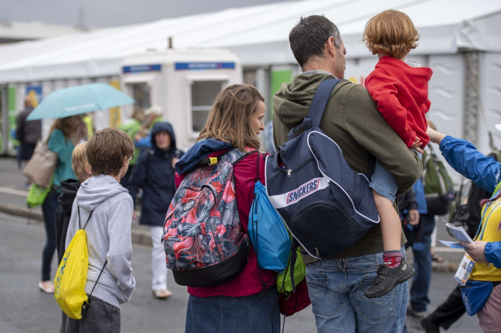 Genitori e figli all'Incontro mondiale delle famiglia a Dublino (foto Zunino)