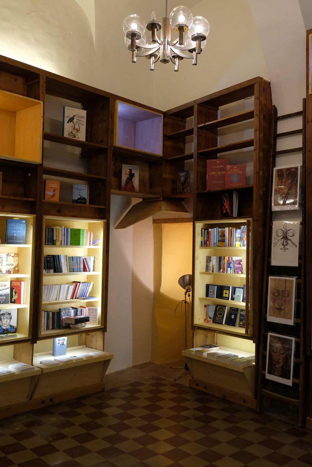 Un interno rinnovato della libreria appena inaugurata
