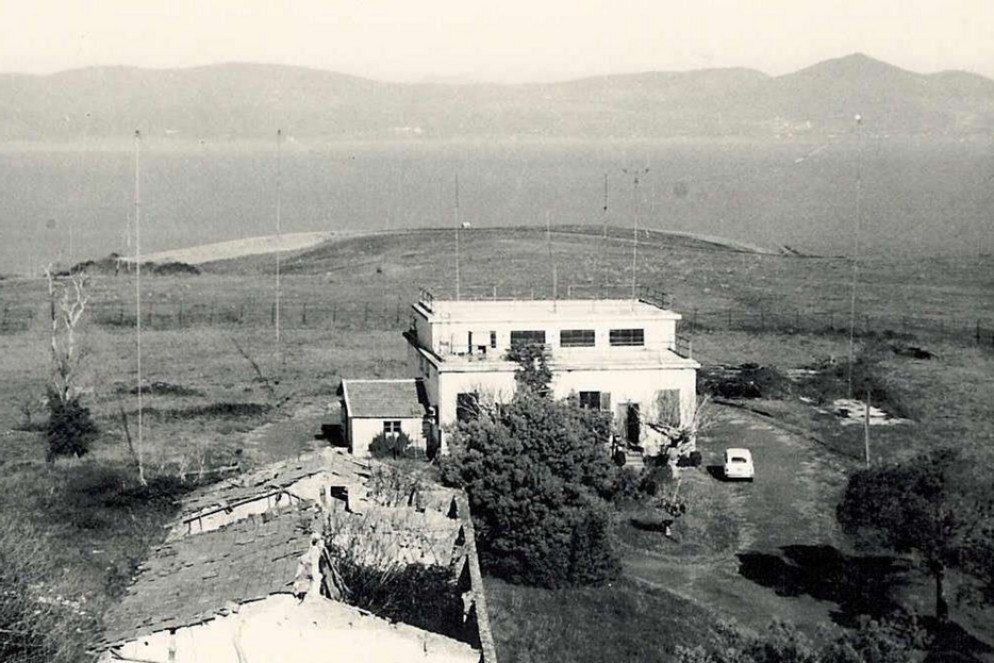 Palazzina radiotrasmittente. Tra la fine degli anni '60 e l'inizio degli anni '70 ospiterà l'officina e gli strumenti per la misura dell'ozono - Foto Aeronautica Militare