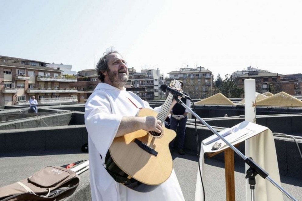Padre Raffaele Giacopuzzi parroco della S. Trinità a Villa Chigi, 55 anni, Roma - .