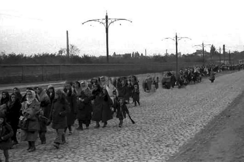 1941: colonne di ebrei diretti ai depositi di polveri vicino a Odessa - Per gentile concessione del Museo dell’Olocausto di Odessa