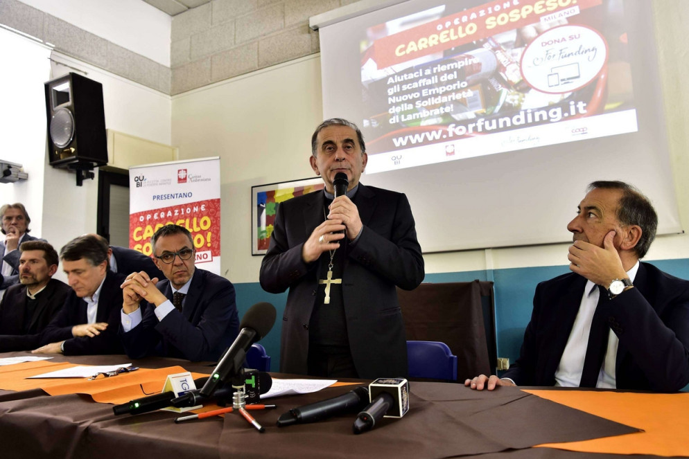 Milano: l'intervento dell'arcivescovo Delpini all'inaugurazione dell'emporio (Fotogramma)