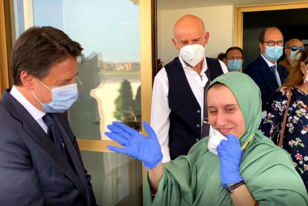 L'arrivo di Silvia Romano a Ciampino, accolta dal premier Giuseppe Conte - Fotogramma