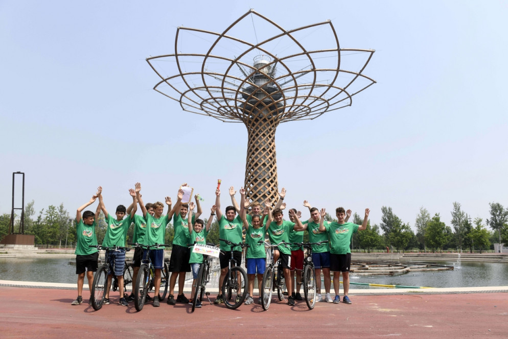 Sotto l'Albero della Vita nell'area ex Expo
