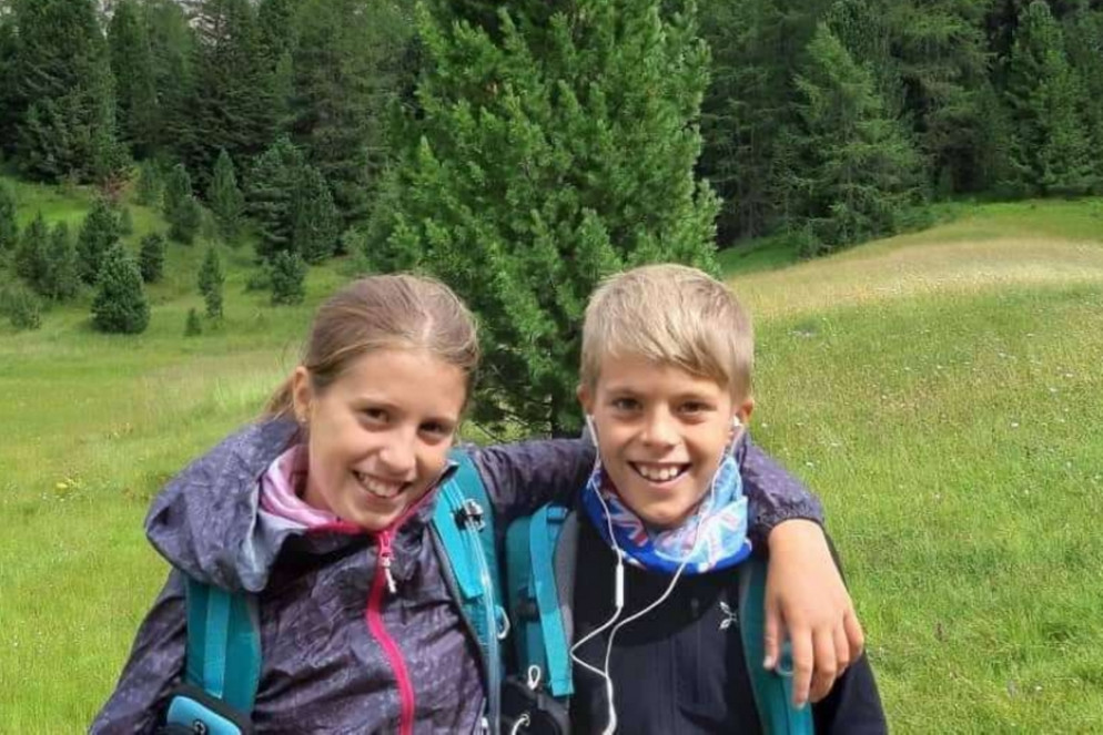 Elena e Diego in montagna - Fotogramma