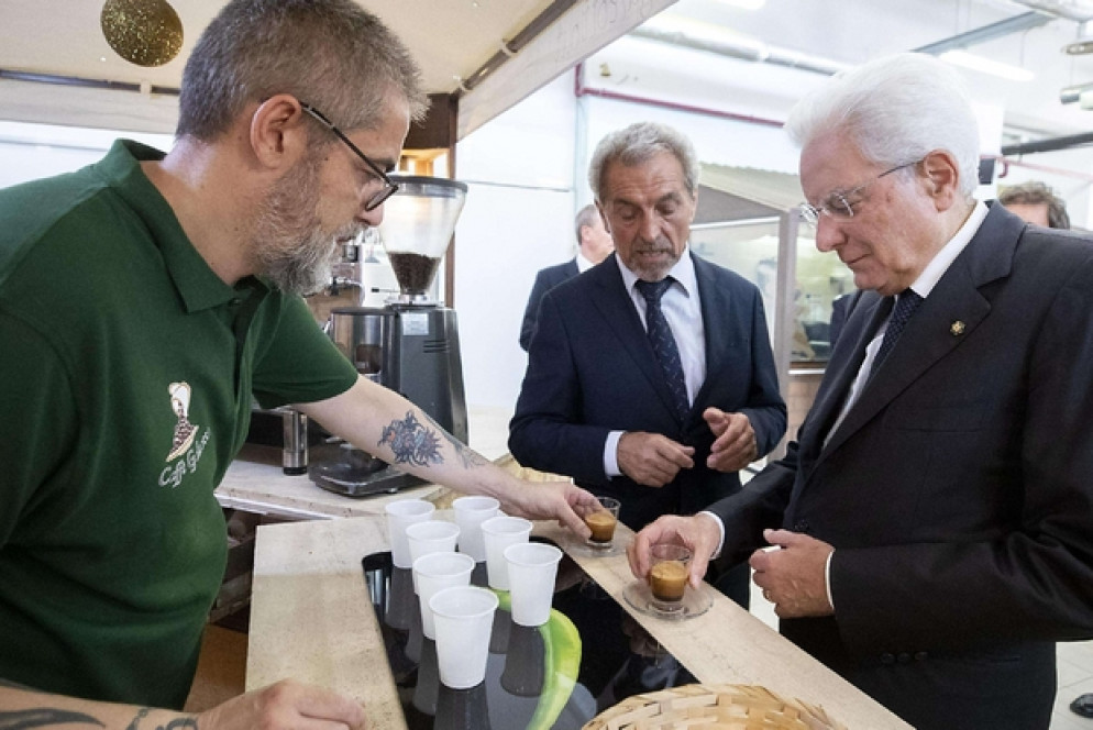 Un caffé galeotto per il presidente della Repubblica (Ansa /Ufficio stampa)