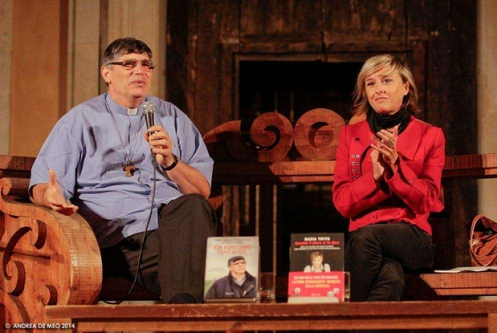 Don Maurizio Patriciello con Nadia Toffa