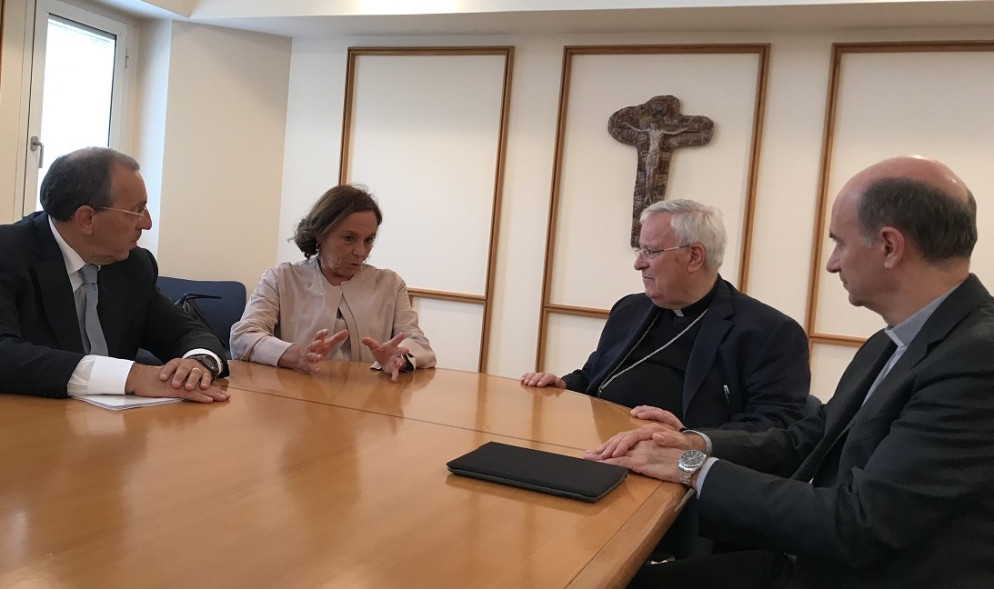 Da sinistra, il prefetto Michele di Bari, il ministro dell’Interno Luciana Lamorgese, il cardinale Gualtiero Bassetti e monsignor Stefano Russo, rispettivamente presidente e segretario generale della Cei