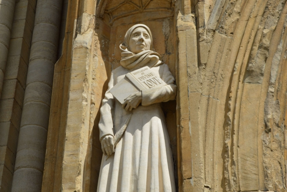 Un'immagine di Giuliana di Norwich all'esterno della Cattedrale di Norwich - Matt Brown, Flickr