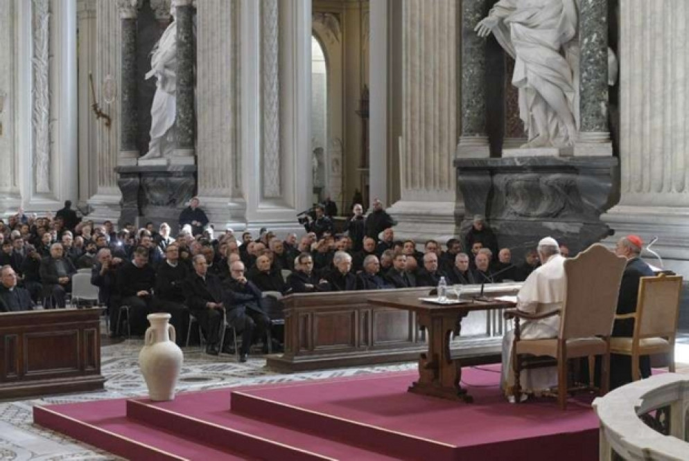 il Papa parla al clero romano (Foto Vatican News)