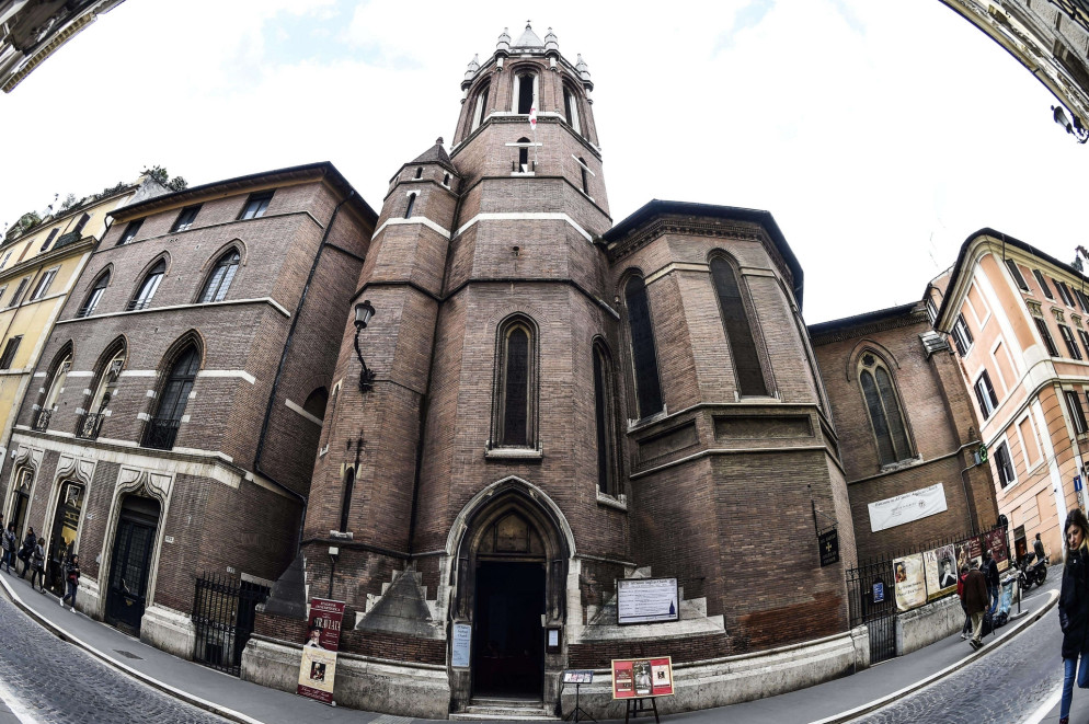 L'esterno della chiesa anglicana di All Saints (Ognissanti) in via del Babuino a Roma (Siciliani)