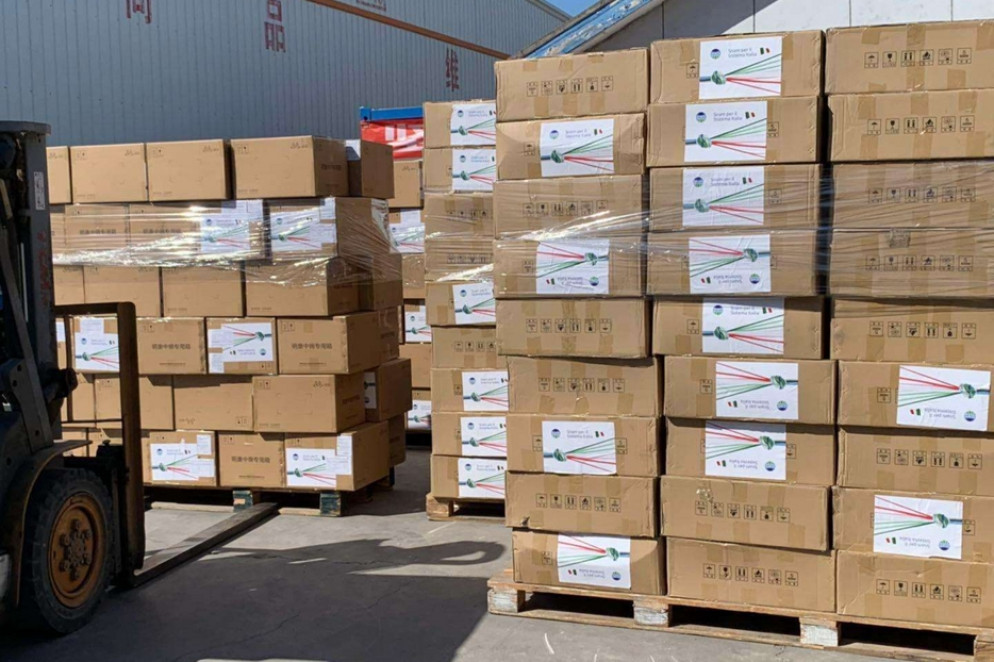 Un carico di mascherine e ventilatori acquistati da Snam in Cina e pronte per essere spedite in Italia - Snam