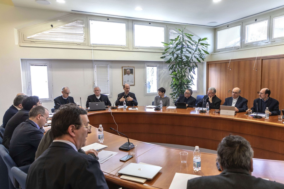 Il comitato organizzatore e scientifico dell'Incontro "Mediterraneo, frontiera di pace" promosso dalla Cei (foto Siciliani)