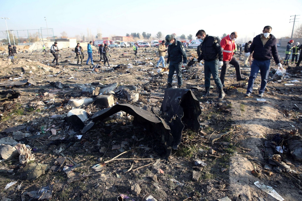 I resti del Boeing 737 ucraino abbattuto mercoledì all'aeroporto di Teheran - Ansa