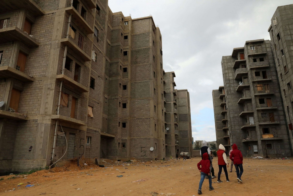 Alcuni bambini fra gli edifici abbandonati di Tripoli - Reuters