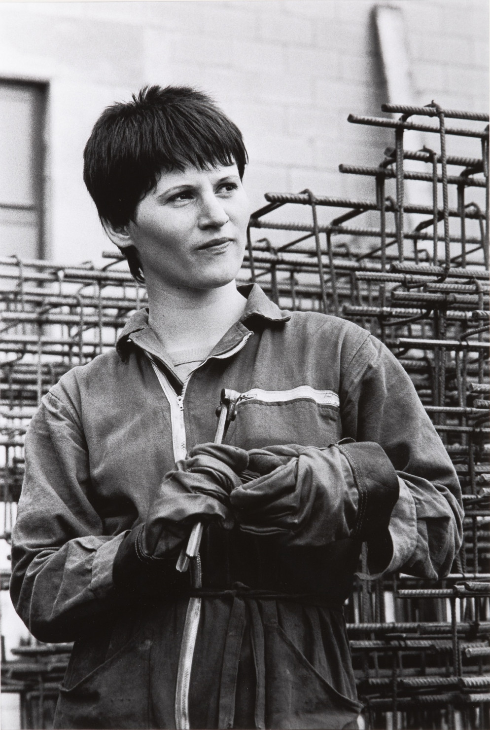 Giovane operaia in cantiere, Forlì, 1978 - © Paola Agosti