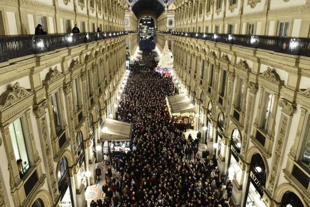 La manifestazione dei sindaci in Galleria a Milano (Ansa) - Ansa
