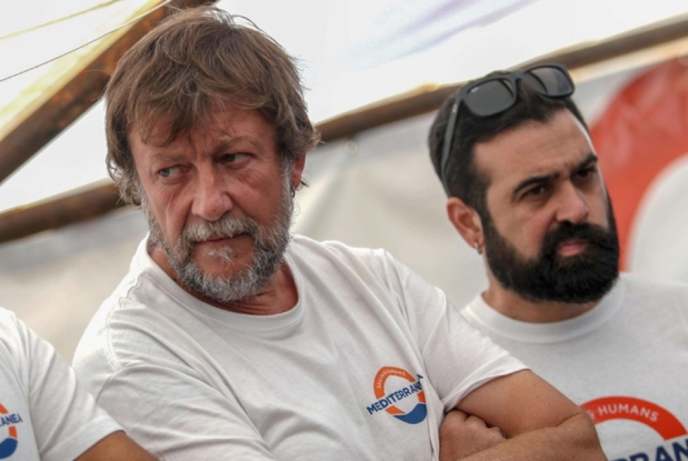 Luca Casarini sulla nave Mare Jonio del progetto "Mediterranea" (Ansa / Igor Petyx)