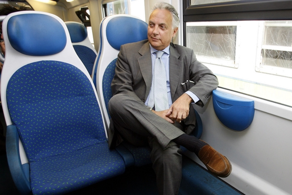 Norberto Achille, l'ex presidente di Ferrovie Nord Milano denunciato da Andrea Franzoso per le sue spese pazze: coi soldi dei contribuenti pagava ristoranti, vestiti, automobili. Il 10 ottobre il pm di Milano Giovanni Polizzi ha chiesto per lui una condanna a 2 anni e 8 mesi nel processo abbreviato per peculato e truffa