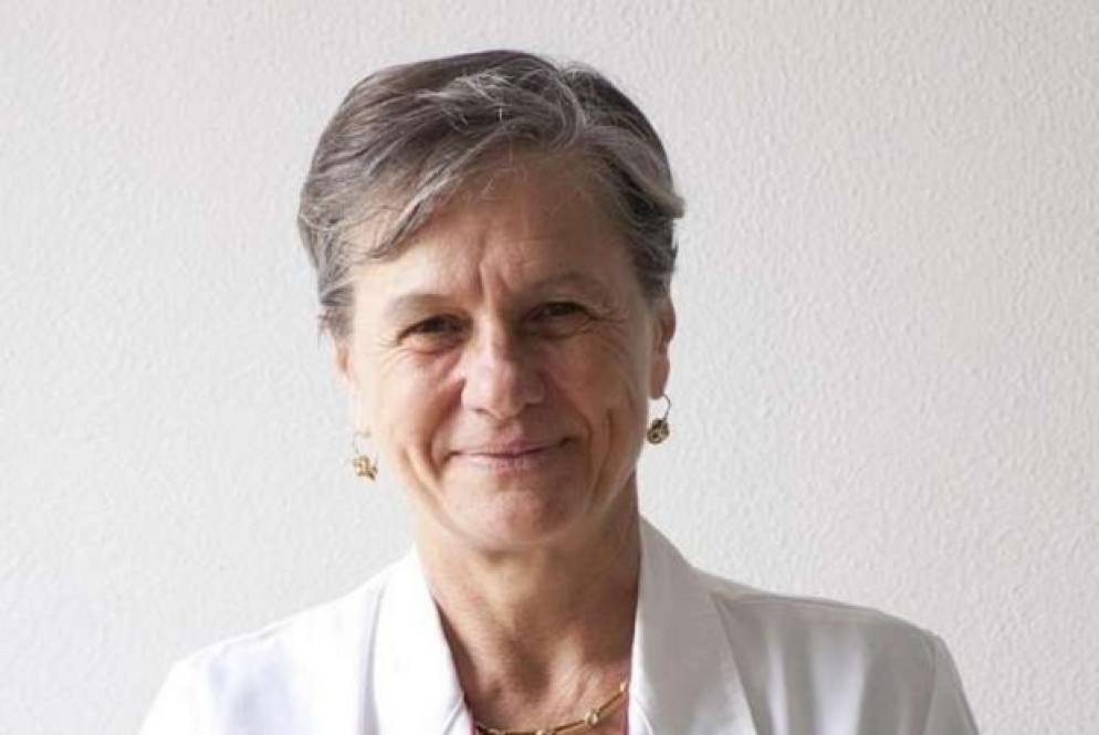 «Oggi il 70 per cento delle donne in gravidanza effettua esami del Dna, aumentando insicurezze e paure. Nel mirino soprattutto la Sindrome di Down: in caso di responso positivo, il 95% delle coppie sceglie l’aborto» La Mangiagalli di Milano e nel tondo Faustina Lalatta