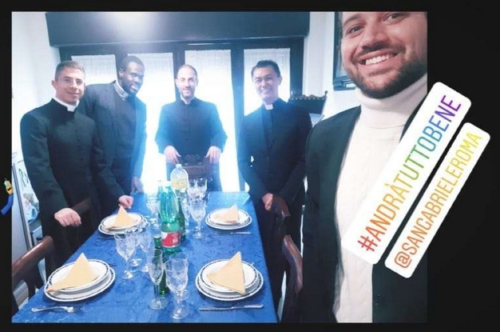 Il pranzo comunitario dei preti della parrocchia di San Gabriele dell'Addolorata a Roma - YouTube