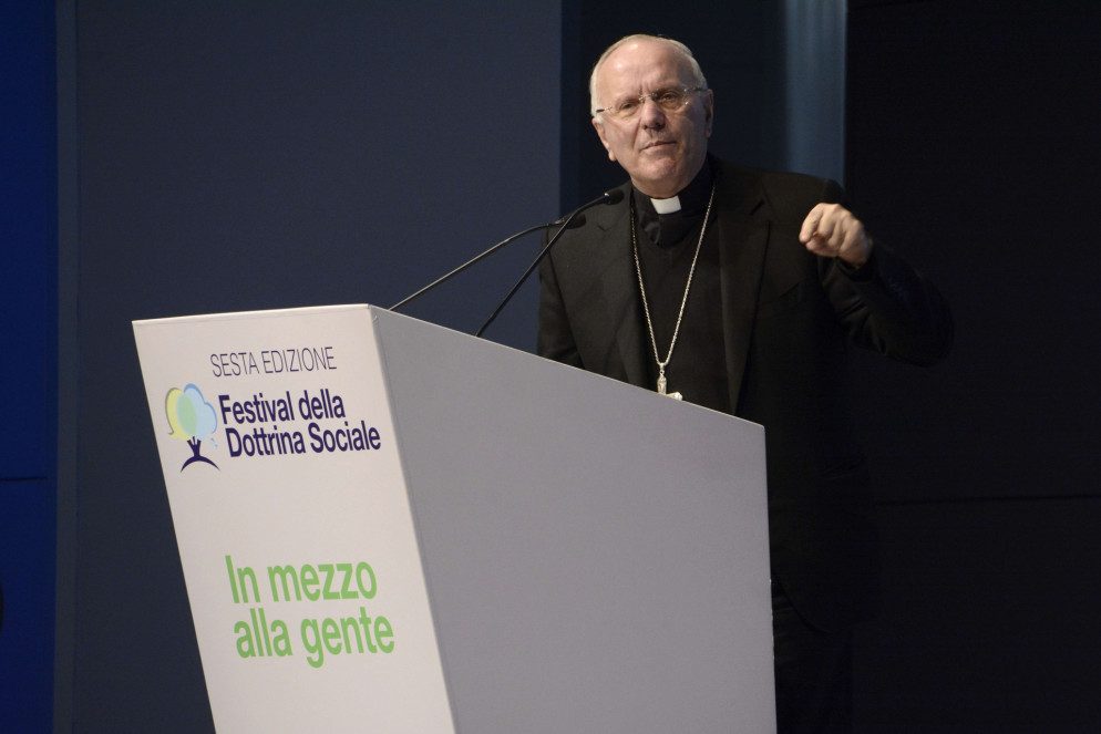 Il segretario generale della Cei, Nunzio Galantino al festival della Dottrina sociale (Foto Boato)