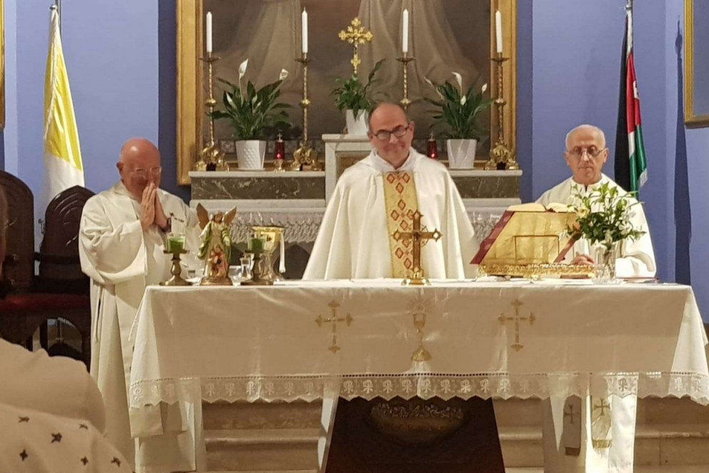 Don Mario Cornioli durante una concelebrazione Eucaristica ad Amman