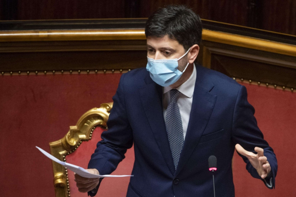 Slitta a oggi il Dpcm, il governo anticipa solo il dl sugli spostamenti. Possibili restrizioni non legate ai colori Vietato muoversi fra Comuni il 25, 26 dicembre e 1° gennaio. Ristoranti aperti a Natale, negozi fino alle 21 - Ansa