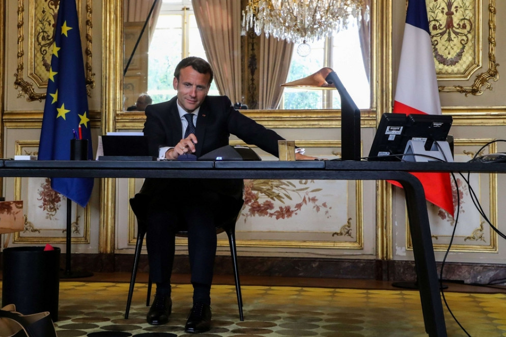 Il presidente Macron in videoconferenza con il Papa - Reuters