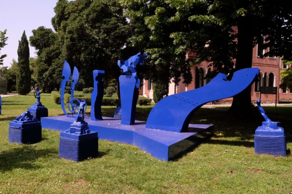 L'installazione “S-barca” realizzata da alcuni pazienti psichiatrici della Fondazione Emilia Bosis di Bergamo
