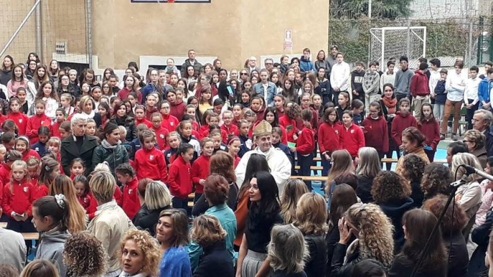 Monsignor Delpini tra i ragazzi e le famiglie del Faes di Milano