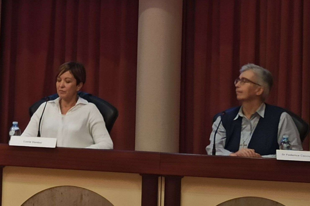 Il tavolo delle relatrici all'incontro con le teologhe a Pordenone