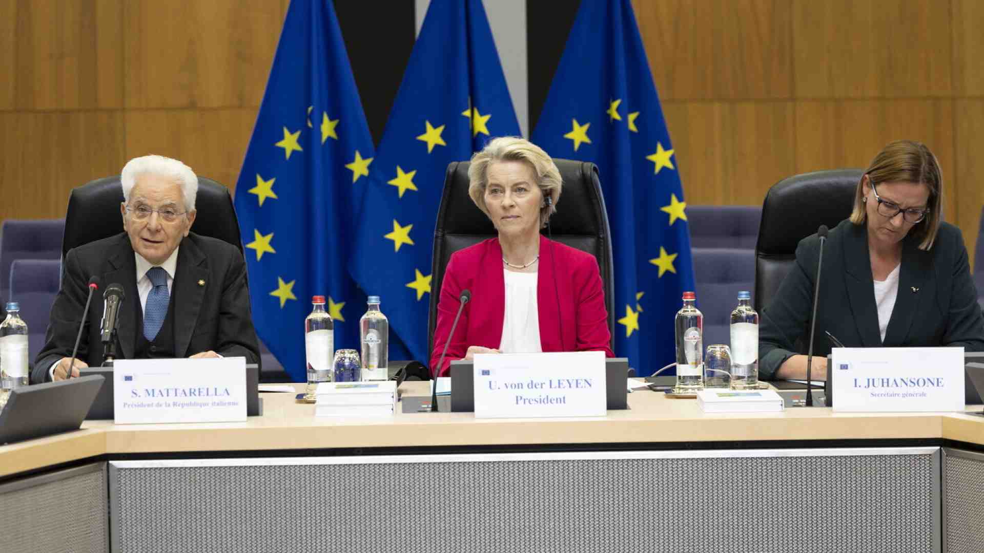 Immagine di Mattarella a Bruxelles: “Serve agire per promuovere interessi e valori dell'Ue"