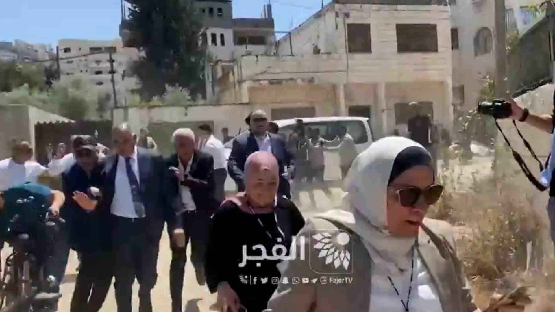 Immagine di Soldati israeliani sparano sui diplomatici in missione a Jenin