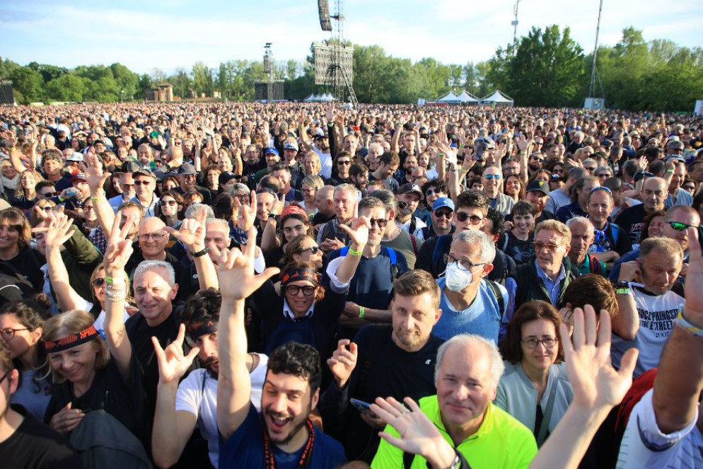 I fan di Bruce Springsteen accorsi a migliaia a Ferrara per il concerto atteso da anni - FOTOGRAMMA