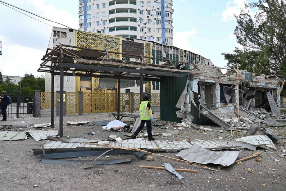 La distruzione dopo un attacco missilistico russo a Kharkiv in Ucraina - Ansa