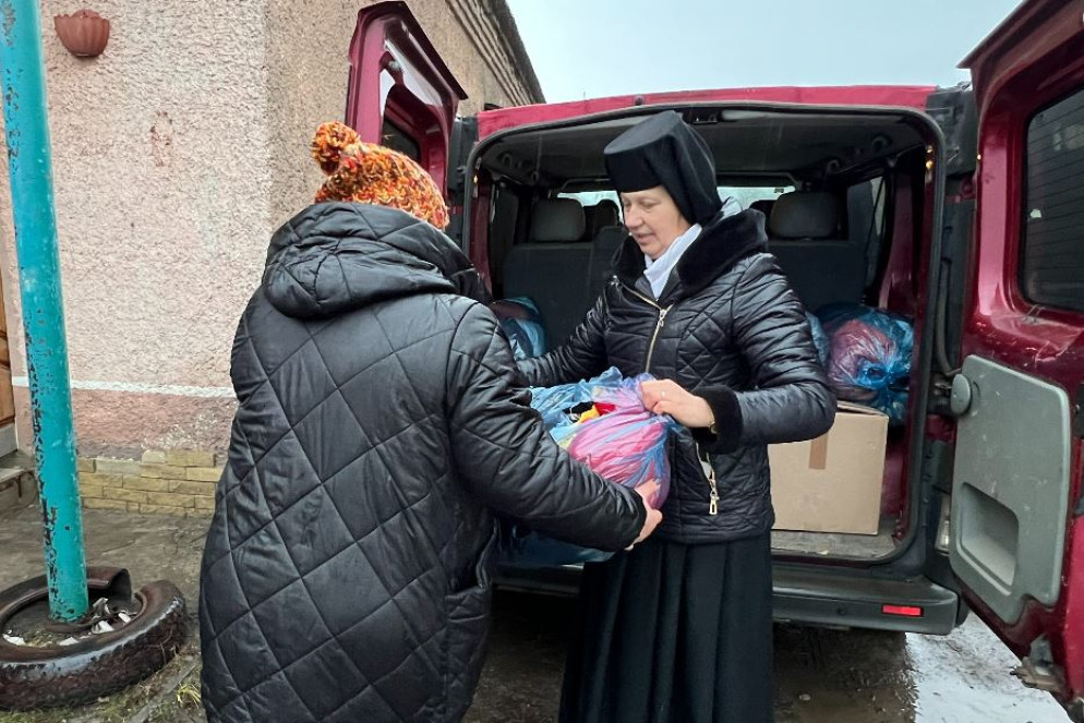 Suor Oleksia Pohrsnychna, la religiosa greco-cattolica che porta gli aiuti umanitari nei villaggi lungo il fronte della regione di Kharkiv - Gambassi